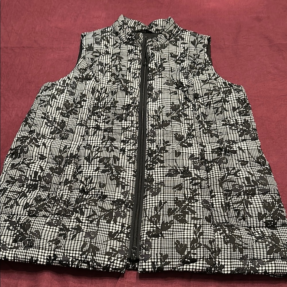 J. Jill Black and White Vest Large down filled long tunic floral graphic zipper